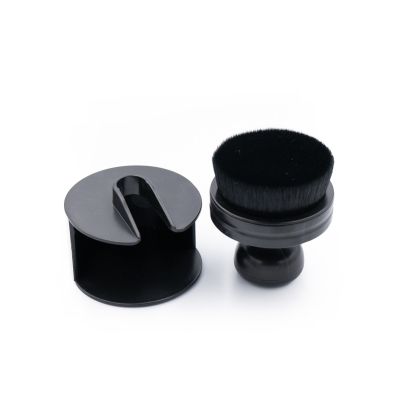 Багатофункціональний аплікатор для чорніння шин